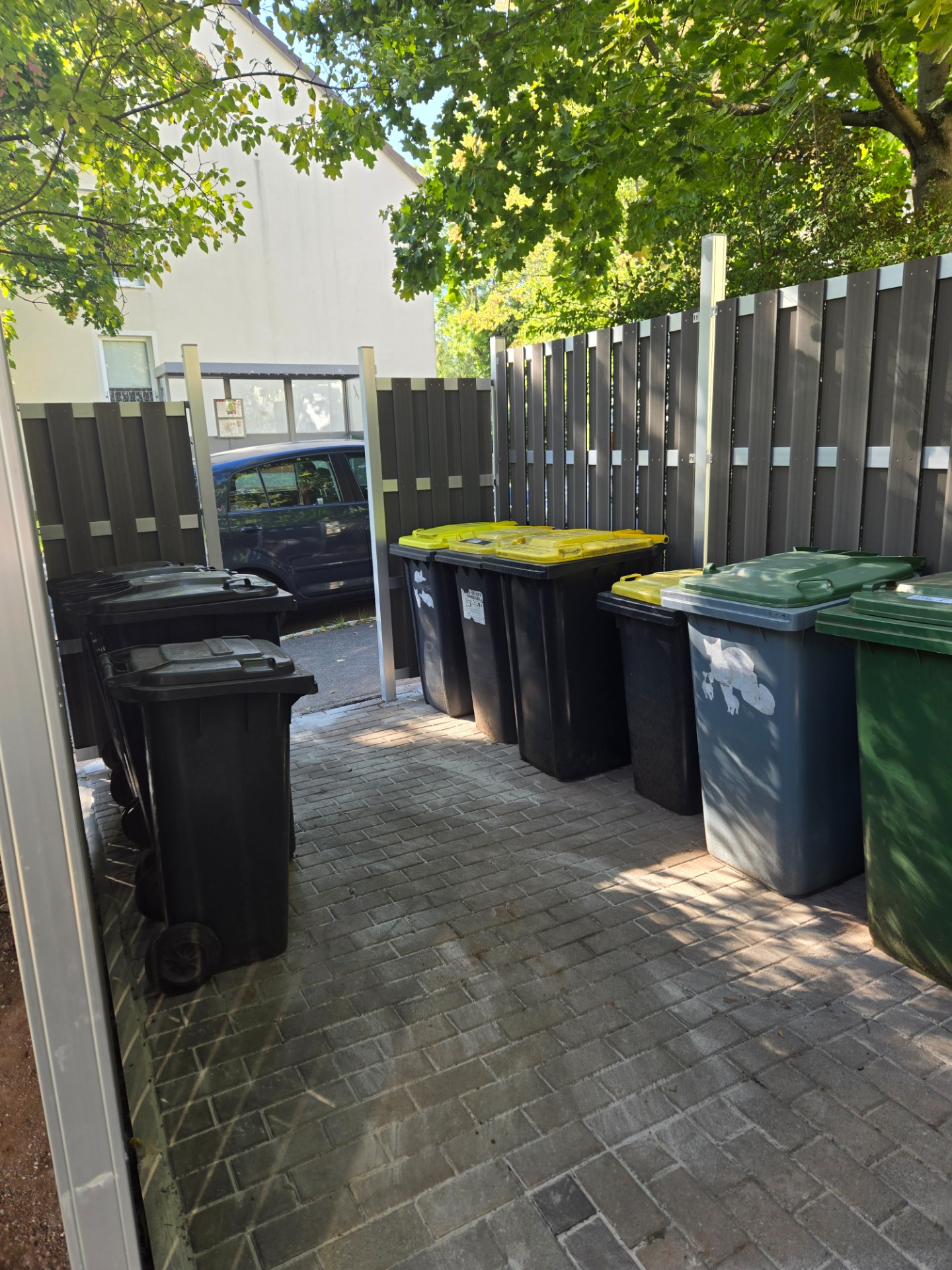 Mülltonnenumrandung 