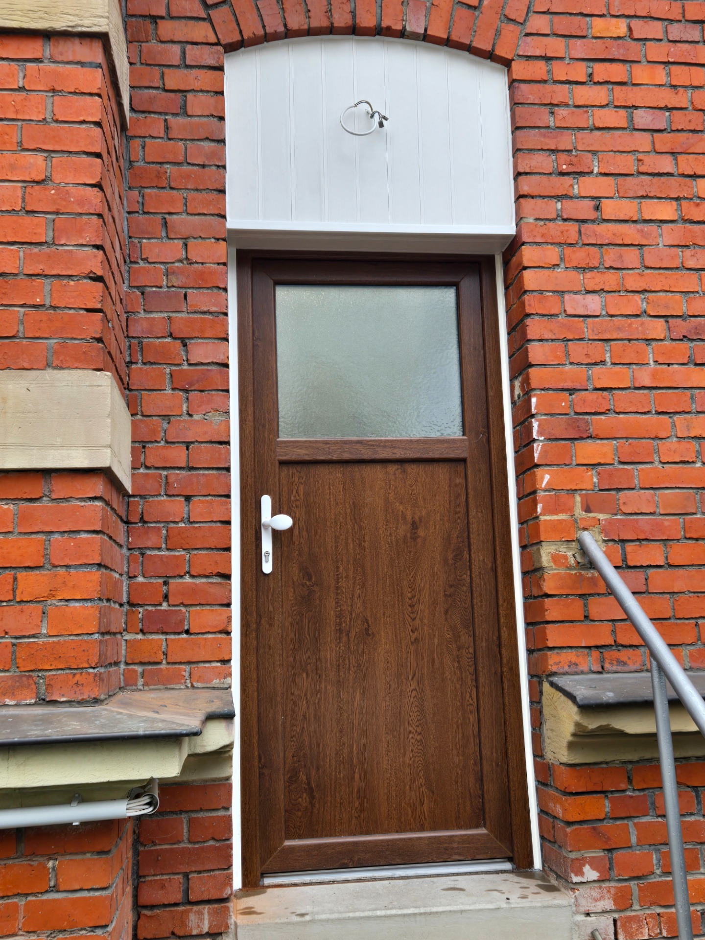 Nebeneingangstür mit Verkleidung 