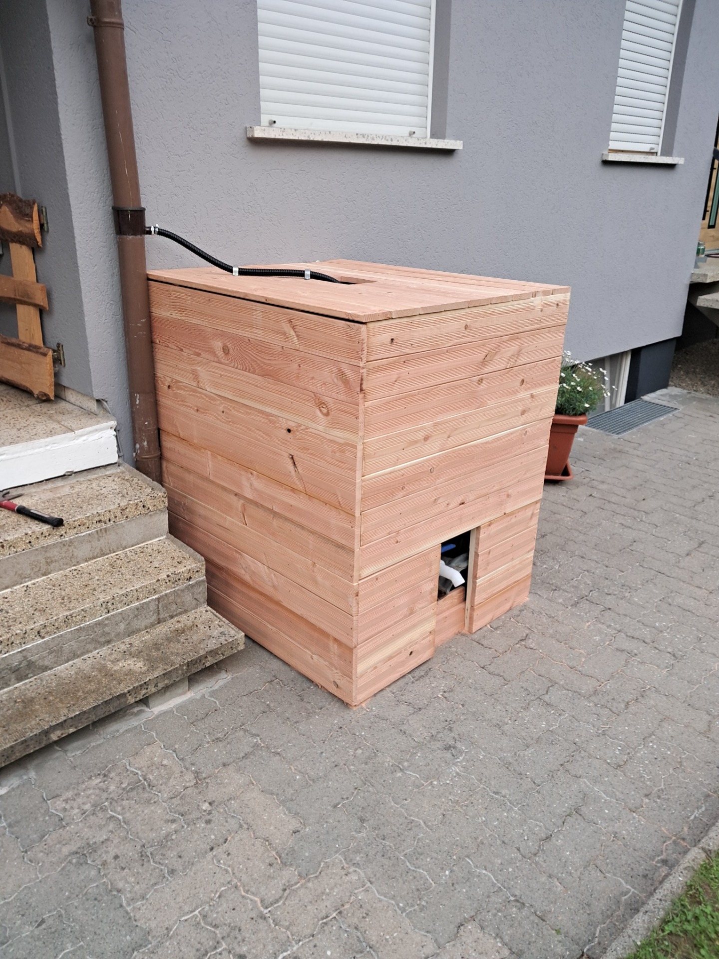 Wasserfassverkleidung